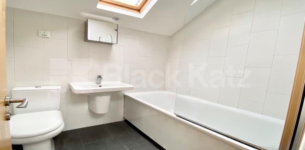 			UNDER OFFER , 1 Bedroom, 1 bath, 1 reception Apartment			 Southwark Bridge Road, London Bridge / Borough